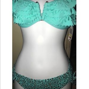 NWT Macy’s California waves swimwear sz M